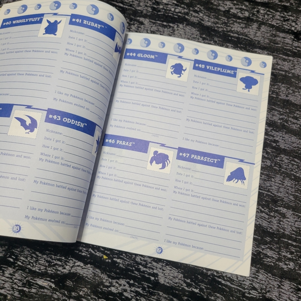 Pokemon Books - Picture 5 of 9